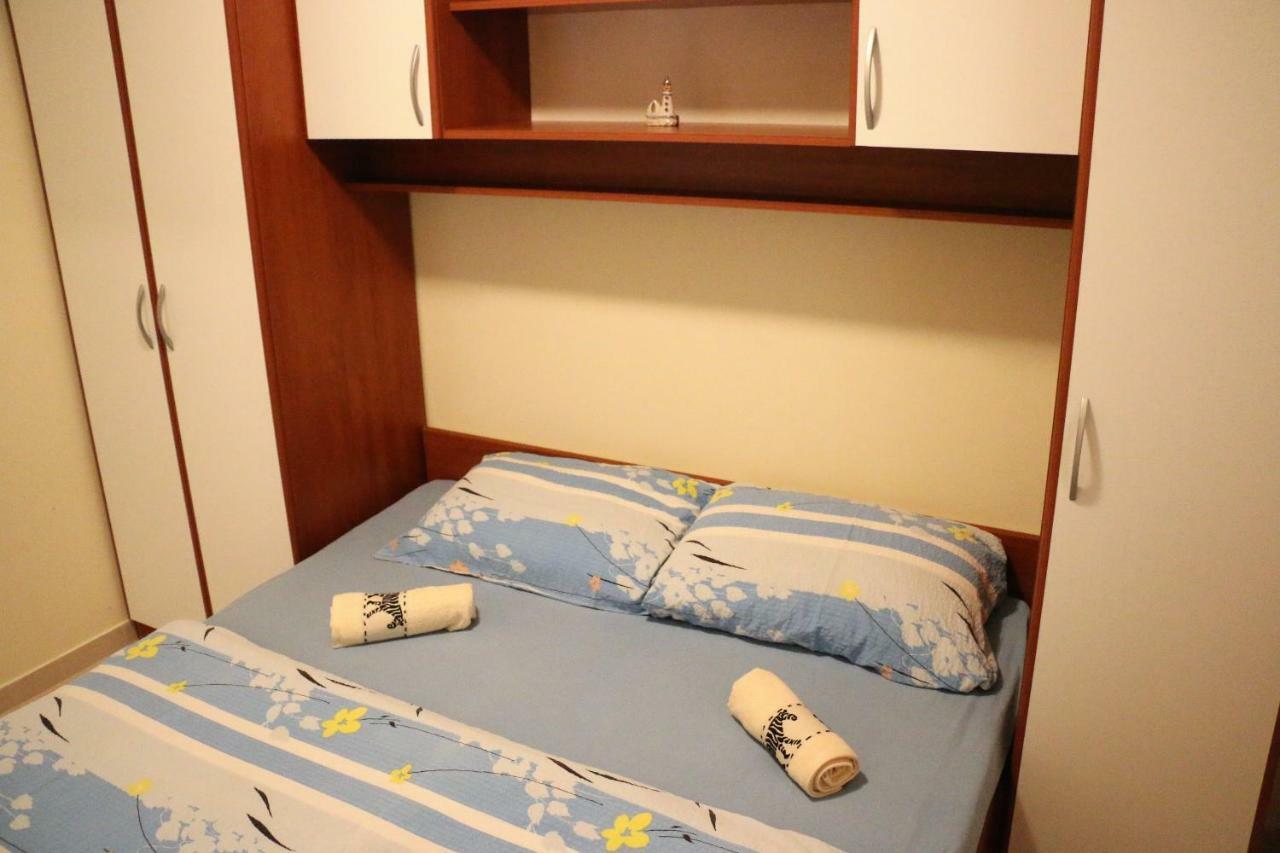 Apartments Vir Delfin Kültér fotó
